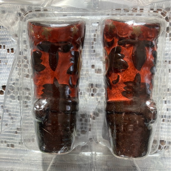 Salt and Pepper Shakers, Cowboy Boots, Ceramic Matching Set

~3.75" Tall 3" Deep - Picture 4 of 8